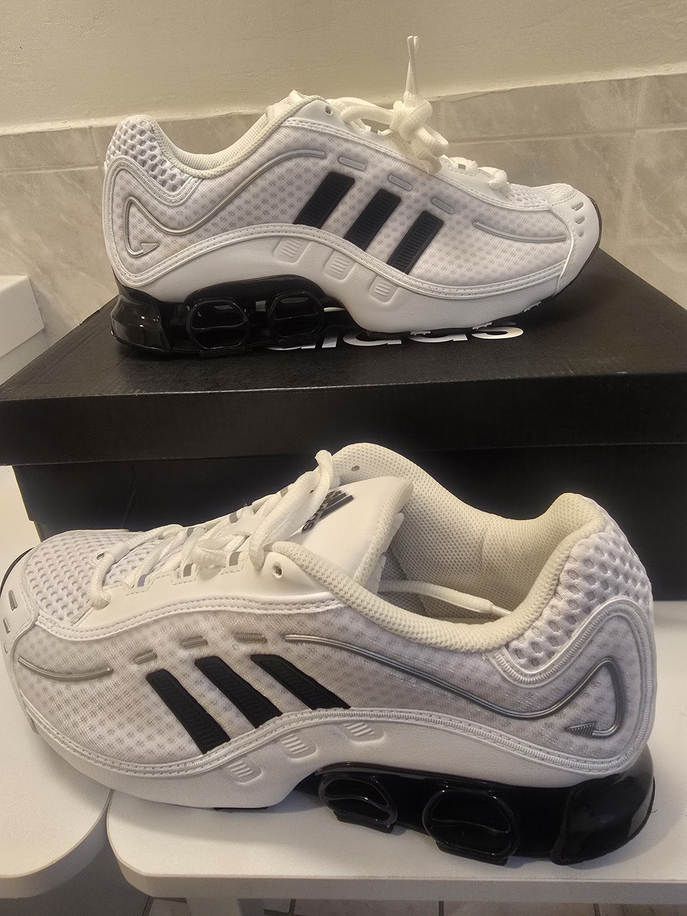 adidas White Athletic Sneakers with Black Accents Mens Size 10
